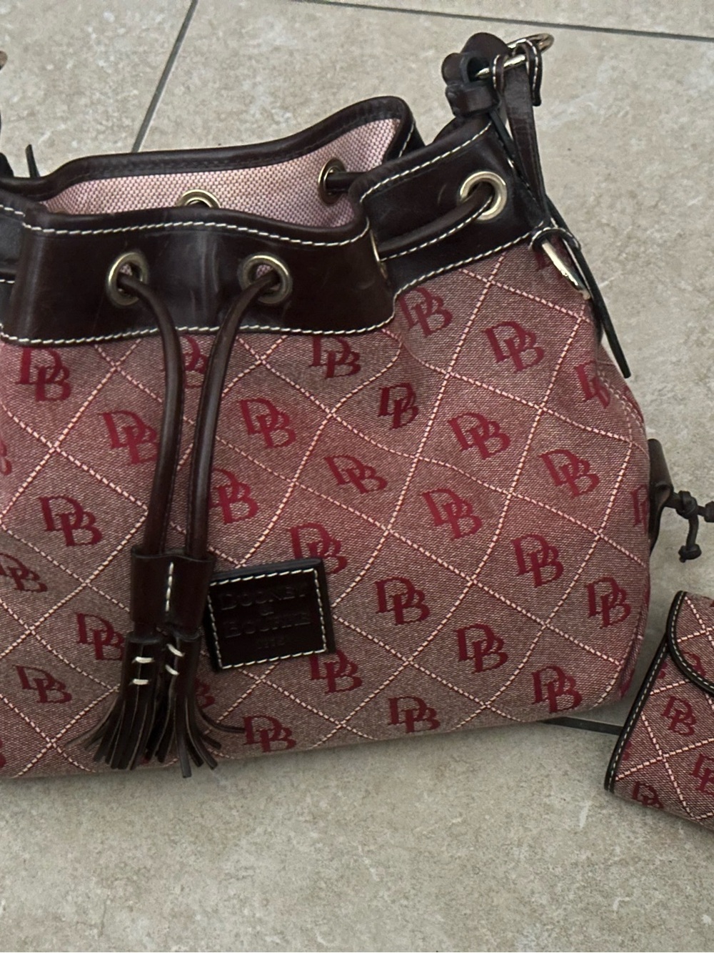 AUTHENTIC LIKE NEW LADIES DOONEY & BOURKE SHOULDER/HANDHELD BAG & MATCHING WALLE